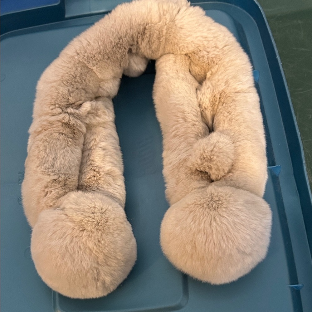 Elegant Cream Fur Scarf